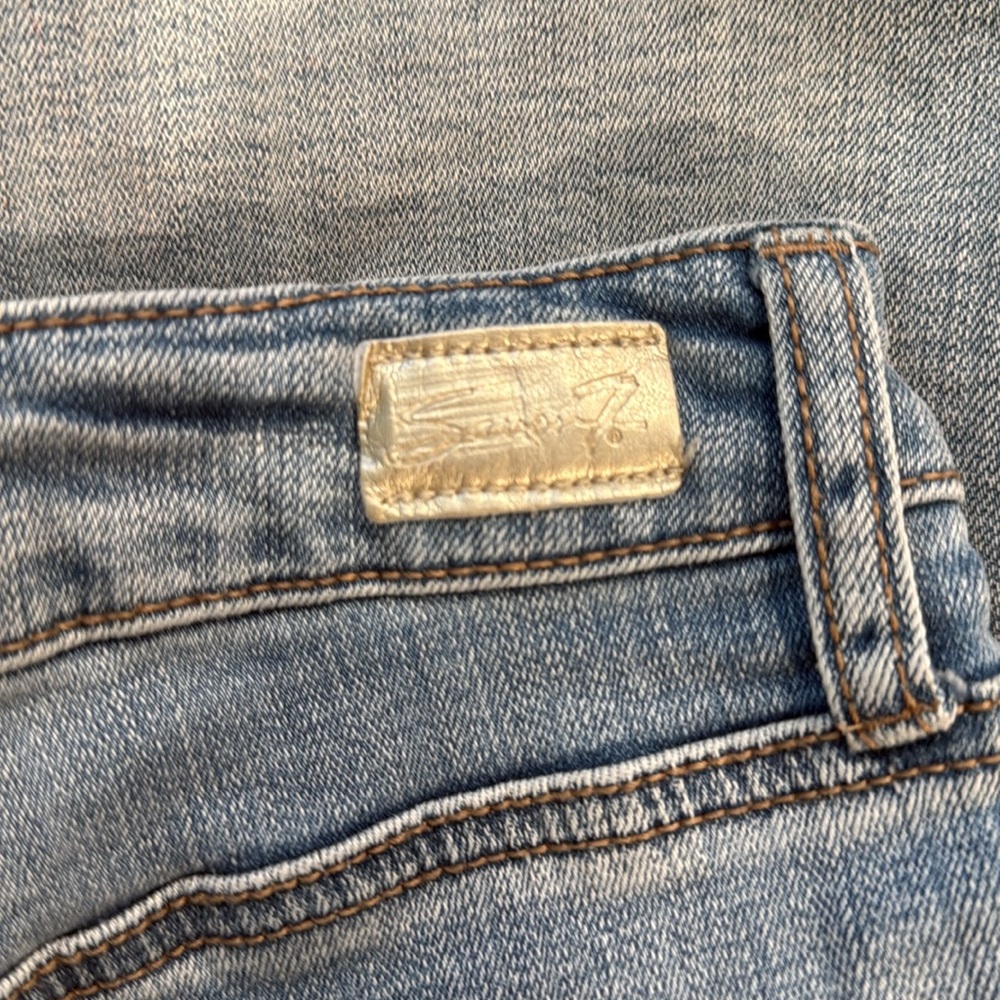 Seven7 Blue Light Wash Sunrise Bermuda Denim Shorts - Size 12 - Picture 8 of 8